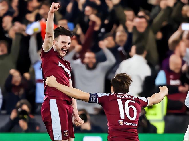 @SkySportDE 🏴󠁧󠁢󠁥󠁮󠁧󠁿 来源：天空体育德国记者 Plettenberg🚨🔵 突发消息 ｜ 利亚姆·罗森尼尔距成为切尔西新帅仅一步之遥。